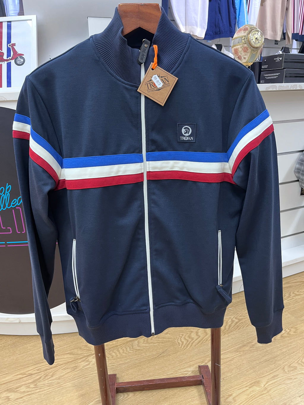 Trogan track top
