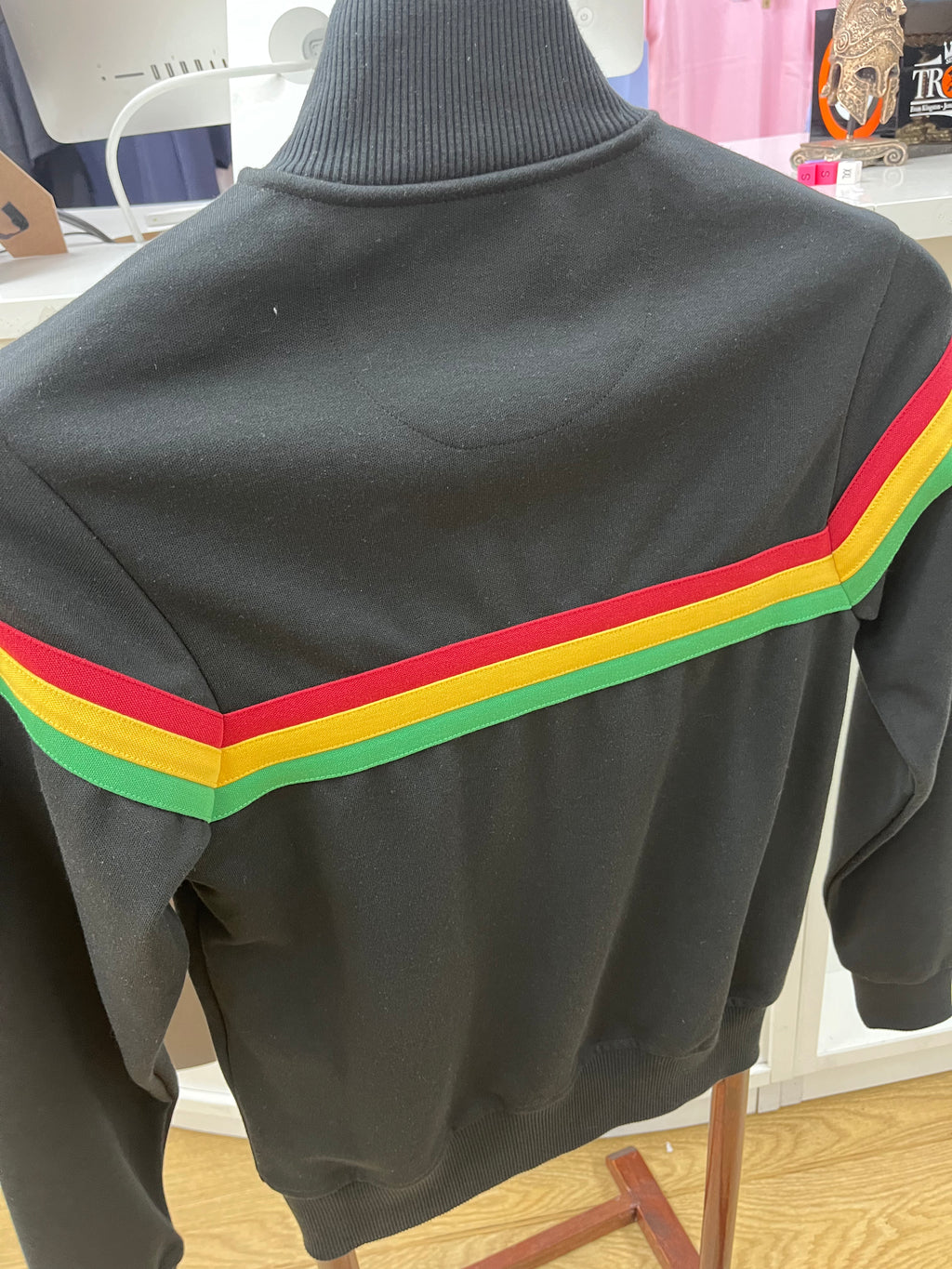 Trogan zip up top